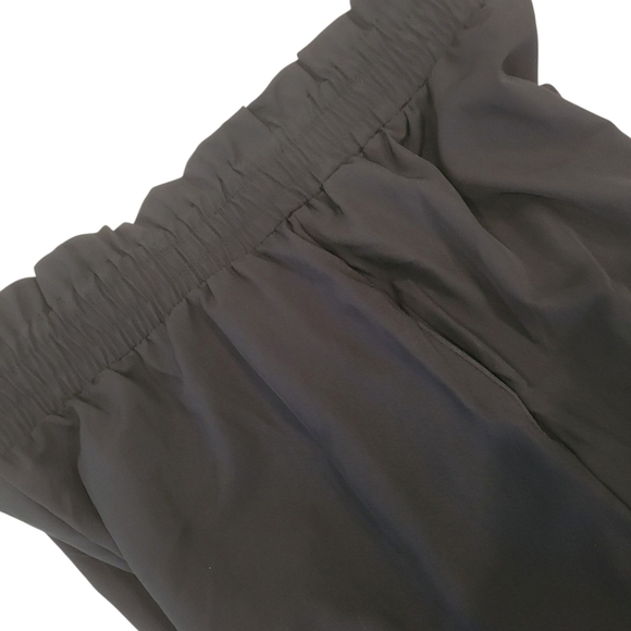 2 Pieces Womans Polester Black Pull On Pants & Matching B&W Blouse Striking Set - Picture 4 of 10